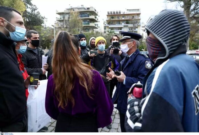 apagorevontai-oi-dimosies-synathroiseis-ano-ton-100-atomon-eos-tin-1i-fevrouariou-–-ta-prostima apagorevontai-oi-dimosies-synathroiseis-ano-ton-100-atomon-eos-tin-1i-fevrouariou-–-ta-prostima