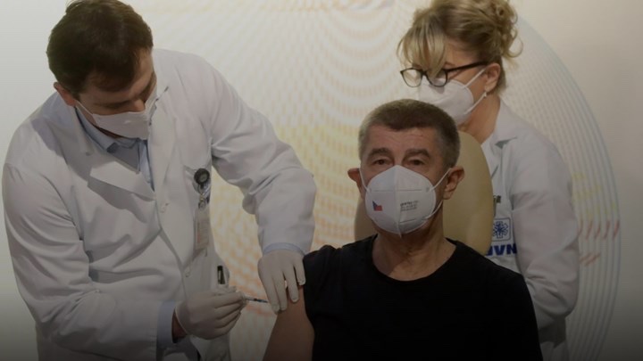 Κορονοϊός-–-Τσεχία:-Άρχισε-ο-εμβολιασμός-στη-χώρα-–-Πρώτος-εμβολιάστηκε-ο-πρωθυπουργός