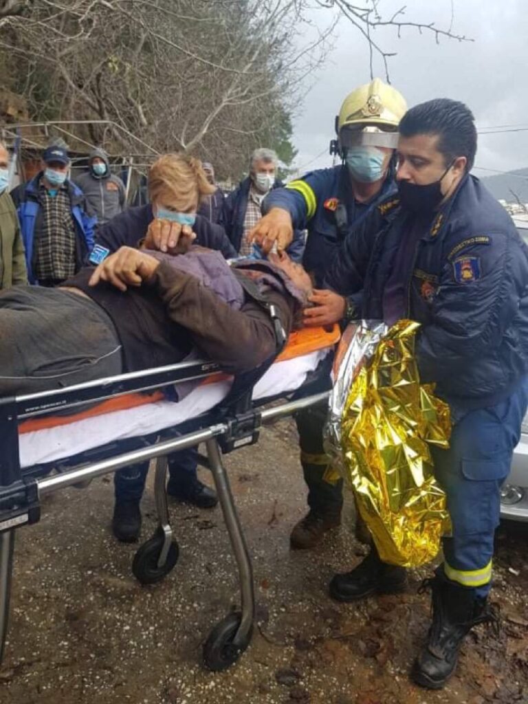 Απεγκλωβίστηκε-57χρονος-στη-Θάσο-Καταπλακώθηκε-η-καλύβα-του-απο-βράχια