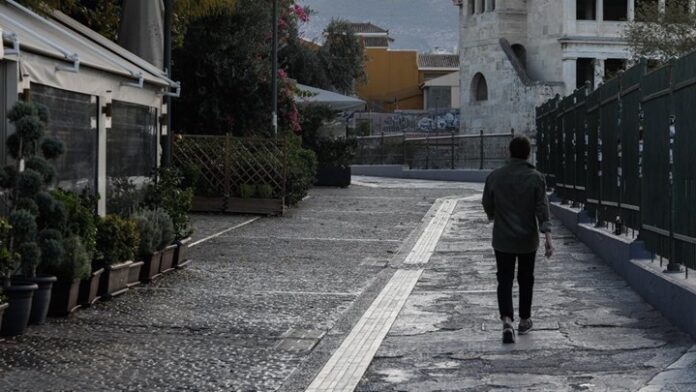 Όλα-“δείχνουν”-νέα-μέτρα-–-Τα-σενάρια-για-την-απαγόρευση-κυκλοφορίας,-τα-μαγαζιά-και-τα-σχολεία