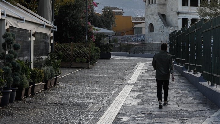 Όλα-“δείχνουν”-νέα-μέτρα-–-Τα-σενάρια-για-την-απαγόρευση-κυκλοφορίας,-τα-μαγαζιά-και-τα-σχολεία
