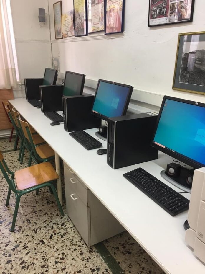 Ο-Σύλλογος-Γονέων-&-Κηδεμόνων-του-15ου-Δημοτικού-προσέφερε-στο-σχολείο,-7-υπολογιστές-για-τους-μαθητές