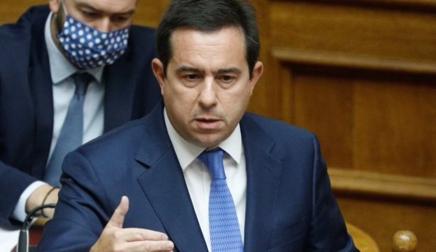 Μηταράκης-στα-Παραπολιτικά-90,1:-Θα-γίνει-επέκταση-στη-δομή-του-Έβρου-για-να-μην-στοιβάζονται-σε-αποθήκες-οι-μετανάστες