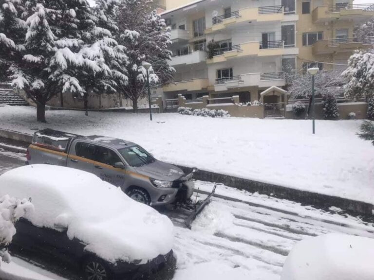 Συνεχίζει-η-υπηρεσία-καθαριότητας-του-Δήμου-Καβάλας-τον-αποχιονισμό-των-δρόμων
