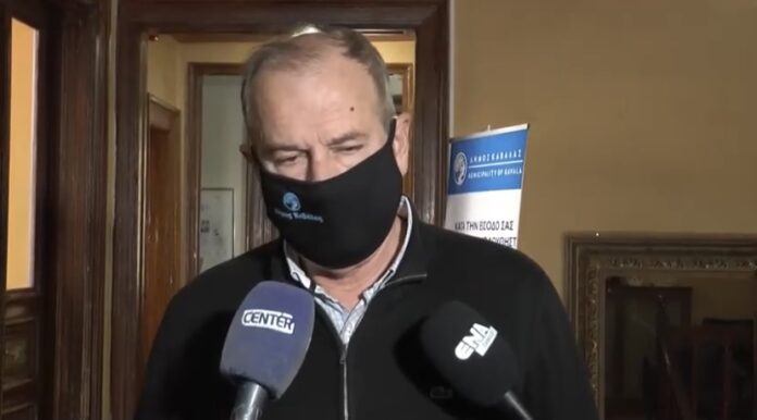 Με-τους-αρχηγούς-των-δημοτικών-παρατάξεων-συναντήθηκε-χθες-ο-δήμαρχος-Καβάλας-για-το-θέμα-της-μετονομασίας-της-Δημοτικής-Βιβλιοθήκης