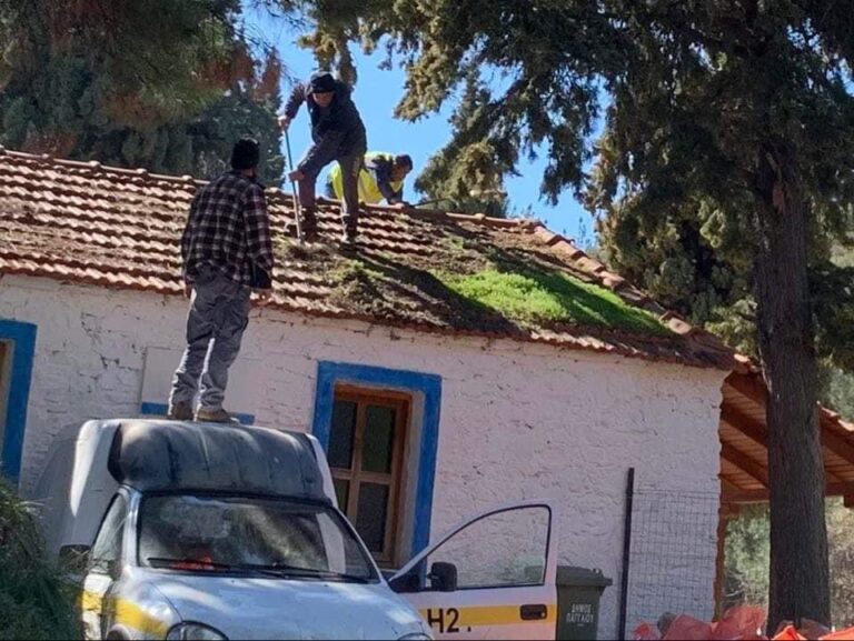 Ο-Χρήστος-Πριονίδης-καθαρίζει-και-συντηρεί-τα-νεκροταφεία-της-Δ.Ε-Ελευθερών-ενόψει-του-Ψυχοσάββατου