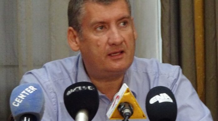 «Εμείς-είμαστε-στα-καταστήματά-μας,-πρόθυμοι-να-ενημερώσουμε-για-όλα-τον-κόσμο»,-δήλωσε-ο-Γενικός-Γραμματέας-του-Εμπορικού-Συλλόγου,-Γιάννης-Κελγιώργης «Εμείς-είμαστε-στα-καταστήματά-μας,-πρόθυμοι-να-ενημερώσουμε-για-όλα-τον-κόσμο»,-δήλωσε-ο-Γενικός-Γραμματέας-του-Εμπορικού-Συλλόγου,-Γιάννης-Κελγιώργης