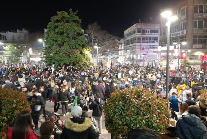 Ξάνθη:-Εκατοντάδες-καρναβαλιστές-στην-κεντρική-πλατεία