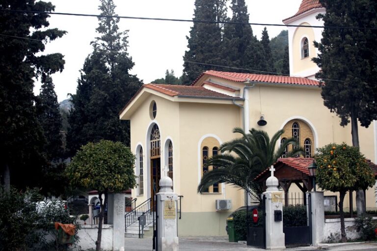 Η-εορτή-των-Αγίων-Θεοδώρων-και-το-μνημόσυνο-των-νεκρών-της-πόλης-στον-Ιερό-Ναό-των-Αγίων-Θεοδώρων-του-Δημοτικού-Κοιμητηρίου-Καβάλας