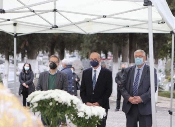 Μνημόσυνο-για-την-ανάπαυση-των-ψυχών-των-νεκρών-της-πόλης Μνημόσυνο-για-την-ανάπαυση-των-ψυχών-των-νεκρών-της-πόλης