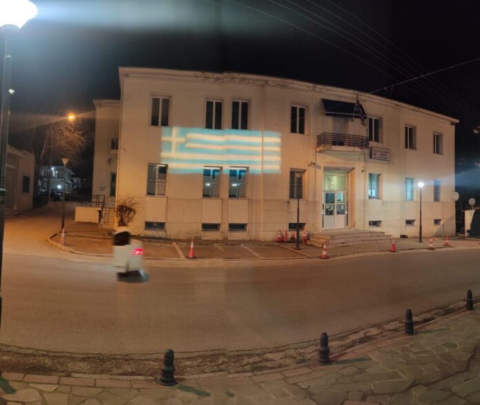 Φωτίστηκε-απο-τον-Δήμο-Παγγαίου-το-Αστυνομικό-Τμήμα-Ελευθερούπολης-με-την-Ελληνική-σημαία