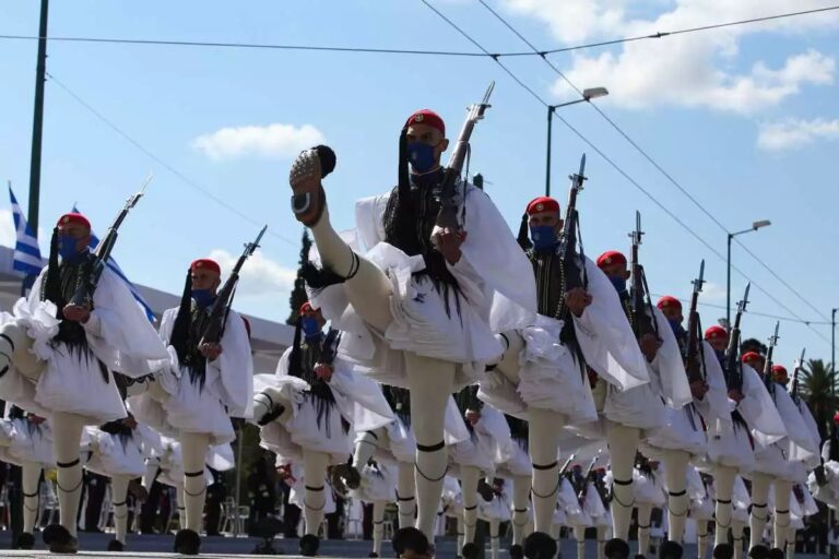 Παρέλαση-25ης-Μαρτίου:-Δέος-και-συγκίνηση-(pics,-video)