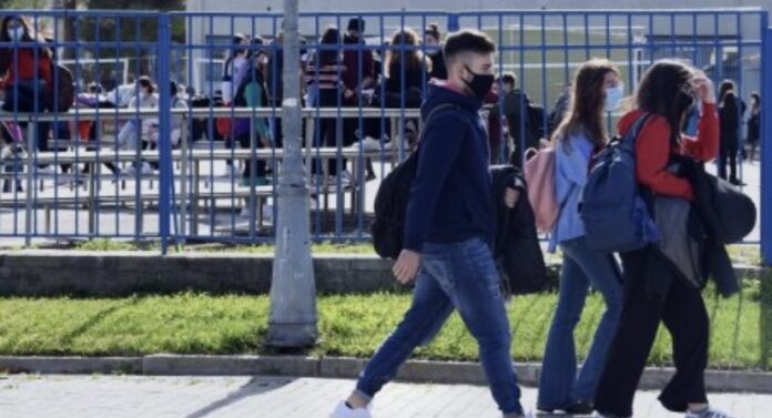 Επιτροπή-Εμπειρογνωμόνων:-Να-ανοίξουν-τα-Λύκεια-σε-όλη-τη-χώρα-στις-12-Απριλίου Επιτροπή-Εμπειρογνωμόνων:-Να-ανοίξουν-τα-Λύκεια-σε-όλη-τη-χώρα-στις-12-Απριλίου