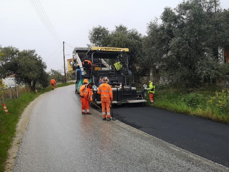 Συνεχίζονται-οι-ασφαλτοστρώσεις-στη-Θάσο