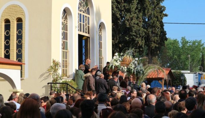 Η-περιφορά-του-Επιταφίου-στο-Δημοτικό-Κοιμητήριο-Καβάλας Η-περιφορά-του-Επιταφίου-στο-Δημοτικό-Κοιμητήριο-Καβάλας