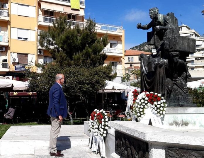 Κατάθεση-ανθοδέσμης-από-τον-Δημάρχο-Καβάλας,-Θόδωρο-Μουριάδη,-για-τον-εορτασμό-της-εργατικής-πρωτομαγιάς