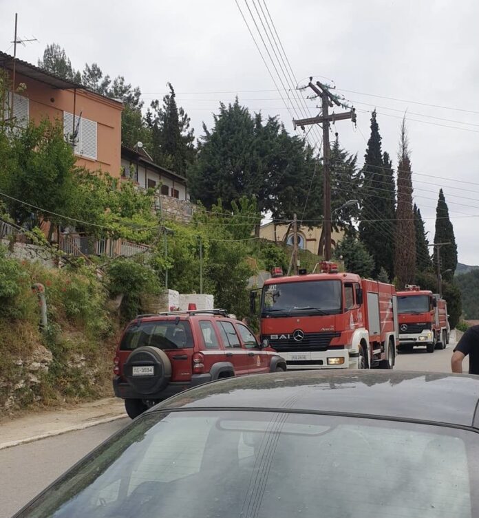 Απειλεί-να-αυτοπυρποληθεί-στο-σπίτι-του-στο-Ζυγός