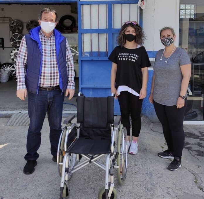 Δωρεά-αναπηρικού-αμαξιδίου-στην-μονάδα-τεχνητού-νεφρού-του-Νοσοκομείου-Καβάλας Δωρεά-αναπηρικού-αμαξιδίου-στην-μονάδα-τεχνητού-νεφρού-του-Νοσοκομείου-Καβάλας