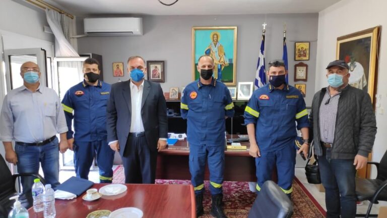 Συνάντηση-του-Δημάρχου-Θάσου-με-τον-Διοικητή-της-Περιφερειακής-Πυροσβεστικής-Διοίκησης-ΑΜΘ