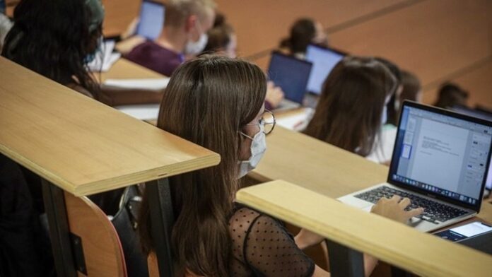 Υπουργείο-Παιδείας:-Εξεταστική-και-δια-ζώσης-στα-Πανεπιστήμια-με-self-test-–-Τι-αλλάζει-στα-σχολεία