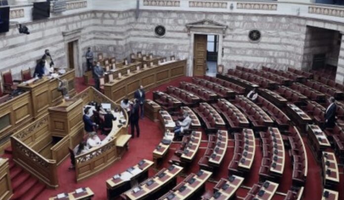 Συνεπιμέλεια:-Πέρασε-με-156-ψήφους-υπέρ-και-20-κατά