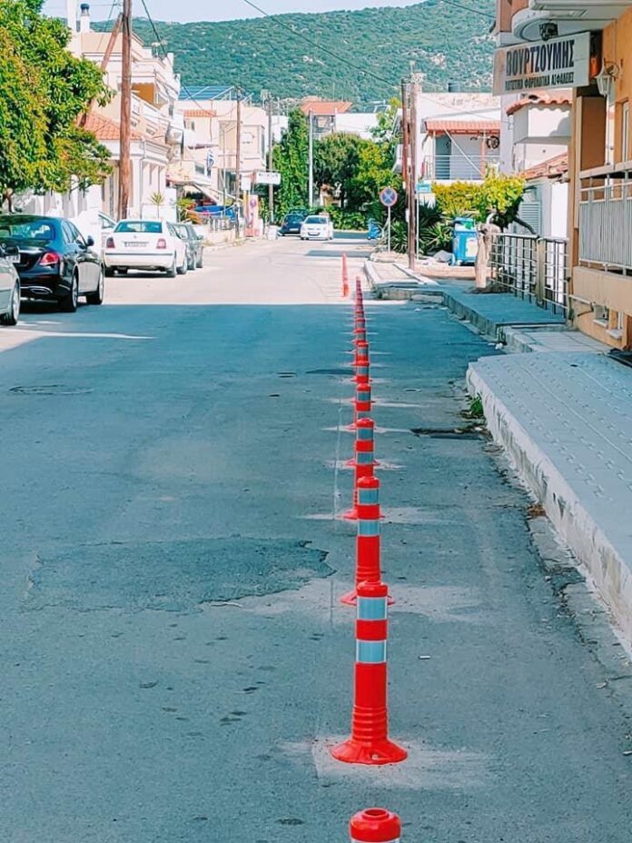 Κολωνάκια-τοποθέτησε-ο-Δηλμος-Παγγαίου-στον-κεντρικό-δρόμο-μέσα-στη-Νέα-Ηρακλείτσα