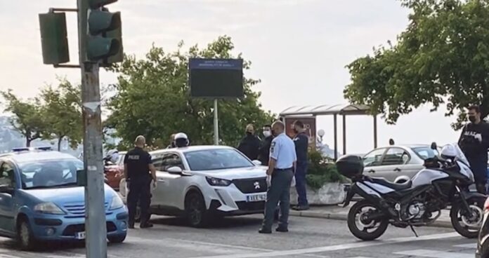 Αστυνομικοί-ακινητοποίησαν-όχημα-με-παράνομους-μετανάστες-στο-κέντρο-της-Καβάλας Αστυνομικοί-ακινητοποίησαν-όχημα-με-παράνομους-μετανάστες-στο-κέντρο-της-Καβάλας