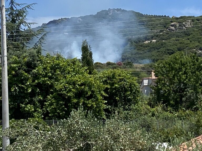 Φωτιά-από-φρενάρισμα-φορτηγού-δίπλα-στην-Εγνατία-στο-ύψος-του-Παληού