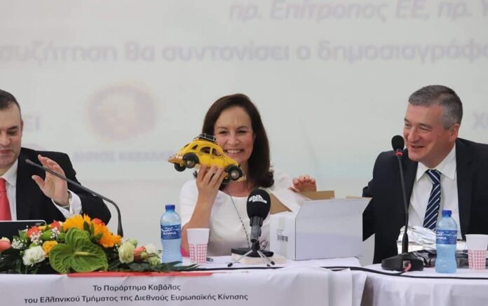 Παρουσίαση-του-βιβλίου-της-Άννας-Διαμαντοπούλου-“Από-το-Ντεσεβό-στο-drone,-Πρόοδος-και-ειρήνη-για-τον-21ο-αιώνα” Παρουσίαση-του-βιβλίου-της-Άννας-Διαμαντοπούλου-“Από-το-Ντεσεβό-στο-drone,-Πρόοδος-και-ειρήνη-για-τον-21ο-αιώνα”