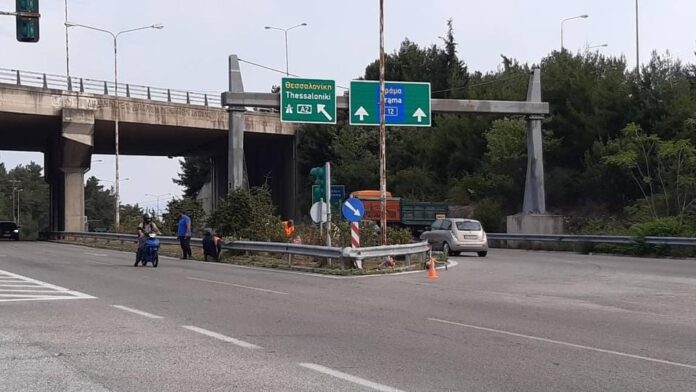Καθαρισμός-των-νησίδων-στην-περιοχή-του-Αγίου-Σίλα Καθαρισμός-των-νησίδων-στην-περιοχή-του-Αγίου-Σίλα