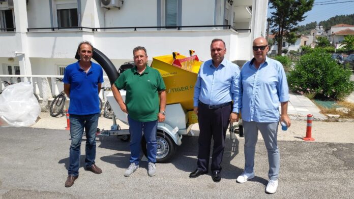 Παραλαβή-2ου-κλαδοθρυμματιστή-από-το-Δήμο-Θάσου Παραλαβή-2ου-κλαδοθρυμματιστή-από-το-Δήμο-Θάσου