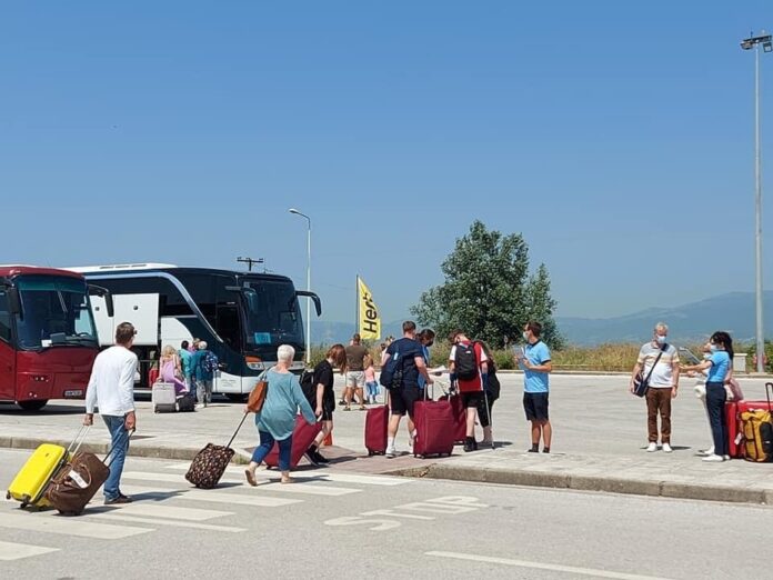 1η-άφιξη-της-tui-uk-στο-αεροδρόμιο-της-Χρυσούπολης-για-Θάσο