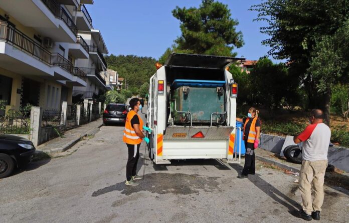 Καθαρισμός-και-απολύμανση-κάδων-στην-περιοχή-του-Αγίου-Λουκά Καθαρισμός-και-απολύμανση-κάδων-στην-περιοχή-του-Αγίου-Λουκά