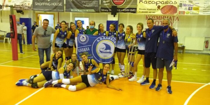 Ο-Αντιπεριφερειάρχης-Καβάλας-συγχαίρει-την-ομάδα-βόλεϊ-του-ΑΟΚ