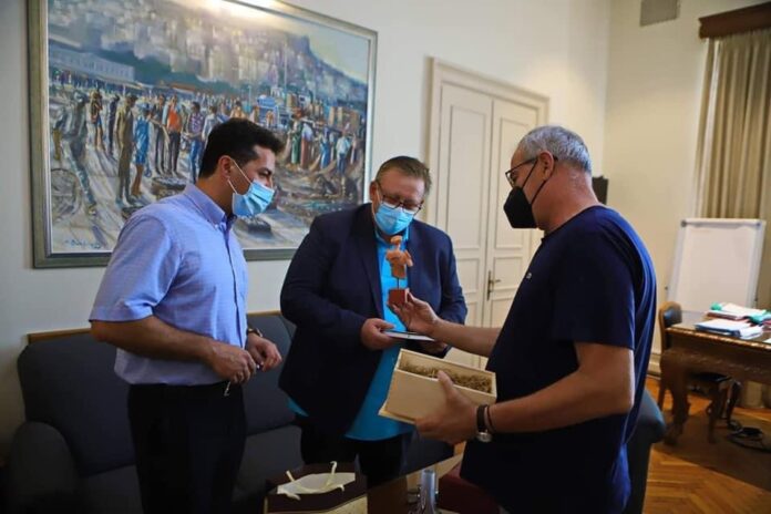 Επίσκεψη-του-Προξένου-της-Ρουμανίας-στο-Δημαρχείο-Καβάλας Επίσκεψη-του-Προξένου-της-Ρουμανίας-στο-Δημαρχείο-Καβάλας