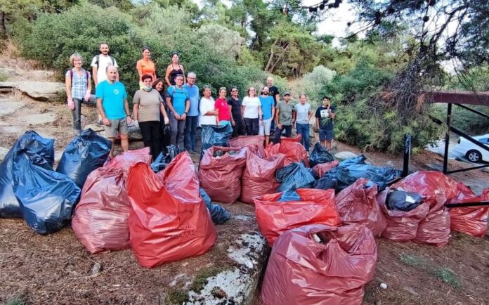 Με-επιτυχία-πραγματοποιήθηκε-η-εθελοντική-δράση-για-τον-καθαρισμό-του-περιαστικού-δάσους-στην-περιοχή-της-Χωράφας Με-επιτυχία-πραγματοποιήθηκε-η-εθελοντική-δράση-για-τον-καθαρισμό-του-περιαστικού-δάσους-στην-περιοχή-της-Χωράφας