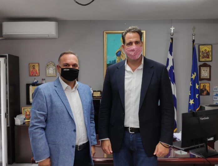 Δωρεά-σχολικών-ειδών-από-την-energean-σε-μαθητές-της-Θάσου