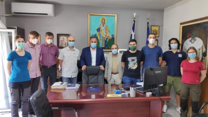 Συνάντηση-του-Δημάρχου-Θάσου-με-Καθηγητές-και-Φοιτητές-του-Τμήματος-Δασολογίας-και-Φυσικού-Περιβάλλοντος-του-ΑΠΘ-και-του-Πανεπιστήμιου-rottenburg-της-Γερμανίας Συνάντηση-του-Δημάρχου-Θάσου-με-Καθηγητές-και-Φοιτητές-του-Τμήματος-Δασολογίας-και-Φυσικού-Περιβάλλοντος-του-ΑΠΘ-και-του-Πανεπιστήμιου-rottenburg-της-Γερμανίας