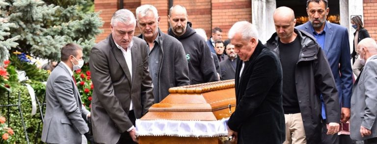 Ίβκοβιτς:-Συγκλονιστικές-στιγμές-στο-Βελιγράδι-–-Η-κηδεία-«ένωσε»-Σέρβους,-Κροάτες-και-Σλοβένους-θρύλους-του-μπάσκετ