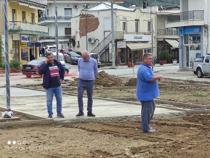Αυτοψία-Μουριάδη-στο-έργο-ανάπλασης-της-πλατείας-Αμυγδαλεώνα Αυτοψία-Μουριάδη-στο-έργο-ανάπλασης-της-πλατείας-Αμυγδαλεώνα