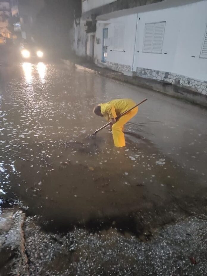 Ο-Αντιδήμαρχος-Ελευθερούπολης-αντιμετώπισε-πλημμυρικό-φαινόμενο-στην-Ελευθερούπολη