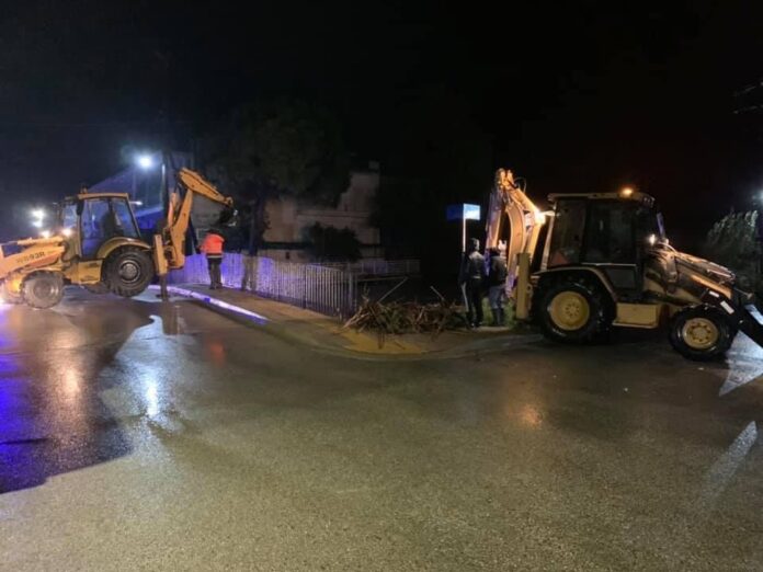 Με-μηχανήματα-σταμάτησαν-την-υπερχείλιση-του-χειμάρρου-και-δεν-πλημμύρισαν-Ο-Χρήστος-Πριονίδης-«έσωσε»-την-Ν.Πέραμο Με-μηχανήματα-σταμάτησαν-την-υπερχείλιση-του-χειμάρρου-και-δεν-πλημμύρισαν-Ο-Χρήστος-Πριονίδης-«έσωσε»-την-Ν.Πέραμο