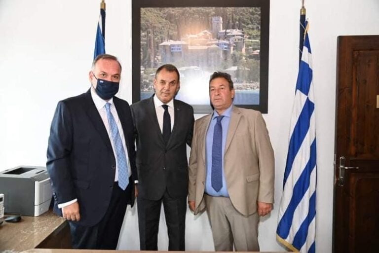 Επίσκεψη-του-Υπουργού-Εθνικής-Αμύνης-κ.Νικόλαου-Παναγιωτόπουλου-στα-γραφεία-του-Δημοτικού-Λιμενικού-Ταμείου-Θάσου