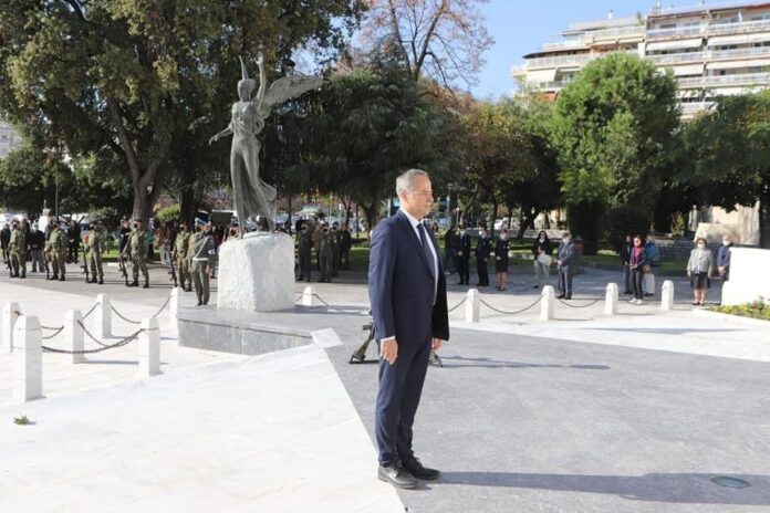 Επίσημη-Δοξολογία-στον-Καθεδρικό-Ιερό-Ναό-του-Αποστόλου-Παύλου-–-Κατάθεση-στεφάνων-στο-Ηρώο-της-πόλης-–-Παρέλαση-στρατιωτικών-τμημάτων Επίσημη-Δοξολογία-στον-Καθεδρικό-Ιερό-Ναό-του-Αποστόλου-Παύλου-–-Κατάθεση-στεφάνων-στο-Ηρώο-της-πόλης-–-Παρέλαση-στρατιωτικών-τμημάτων