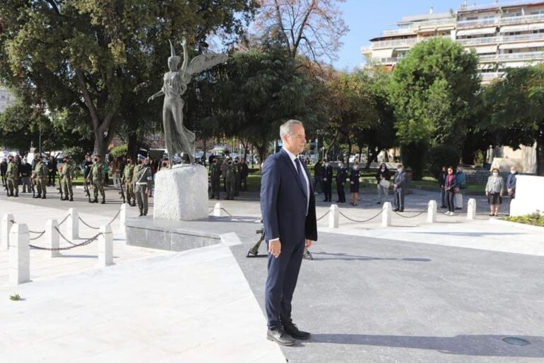 Επίσημη-Δοξολογία-στον-Καθεδρικό-Ιερό-Ναό-του-Αποστόλου-Παύλου-–-Κατάθεση-στεφάνων-στο-Ηρώο-της-πόλης-–-Παρέλαση-στρατιωτικών-τμημάτων