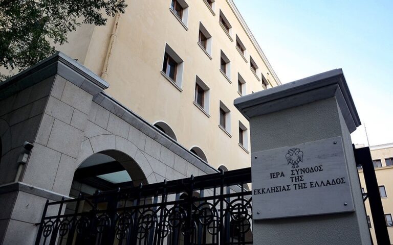 Ιερά-Σύνοδος:-Προτρέπει-τους-ανεμβολίαστους-να-κάνουν-rapid-test-για-την-είσοδο-στους-ναούς