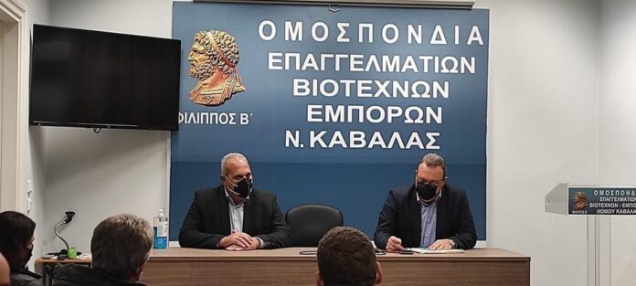 Στα-γραφεία-της-ΟΕΒΕ-Καβάλας-ο-Σ.Φάμελλος Στα-γραφεία-της-ΟΕΒΕ-Καβάλας-ο-Σ.Φάμελλος