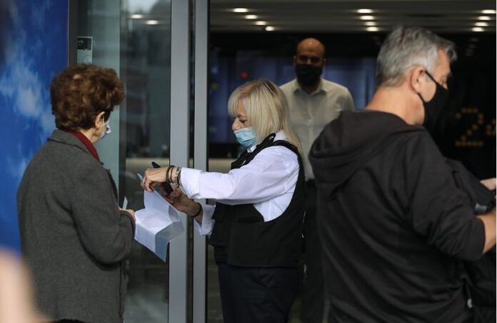 Σε-καραντίνα-οι-ανεμβολίαστοι-–-Τα-νέα-μέτρα-που-εξετάζουν-κυβέρνηση-και-επιστήμονες