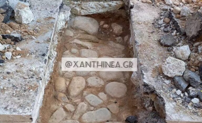 Ξάνθη:-Λιθόστρωτο-δρόμο-200-ετών-αποκάλυψαν-εργάτες-φυσικού-αερίου-–-Στο-φως-κομμάτι-ιστορίας