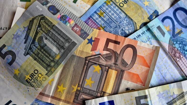 Σοκ-για-τους-συνταξιούχους:-Επιστρέφουν-έως-και-το-25%-από-τα-αναδρομικά-–-Οι-τροποποιητικές-και-η-πληρωμή-του-φόρου